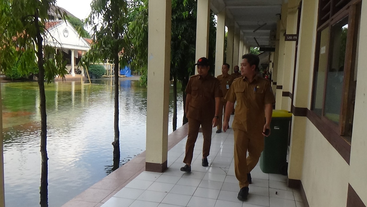 Dinas Sdabmbk Tangsel Segera Normalisasi Titik Banjir Di Sman Tangsel