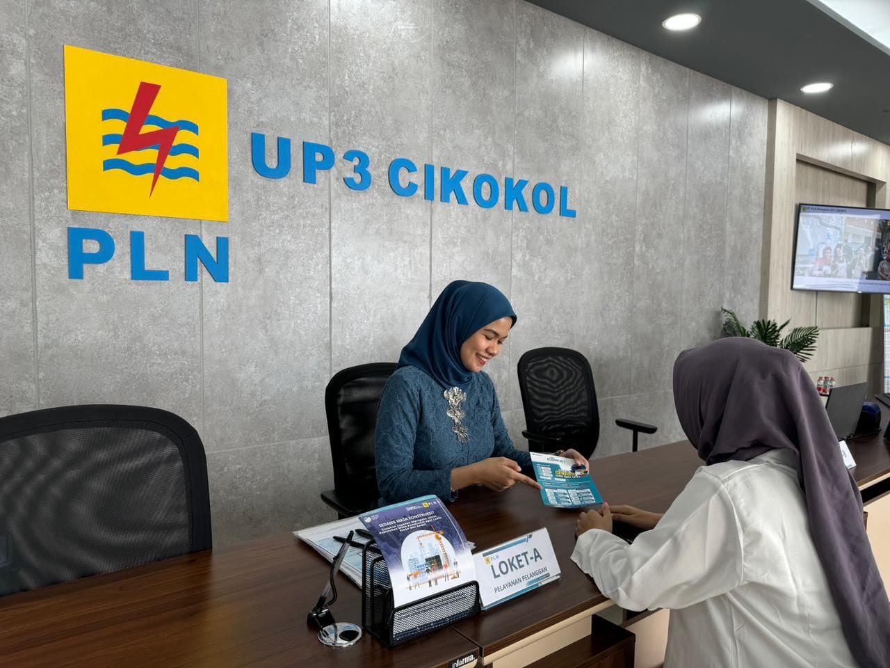 Rayakan Hari Kebaya Nasional Srikandi Pln Uid Banten Layani Pelanggan