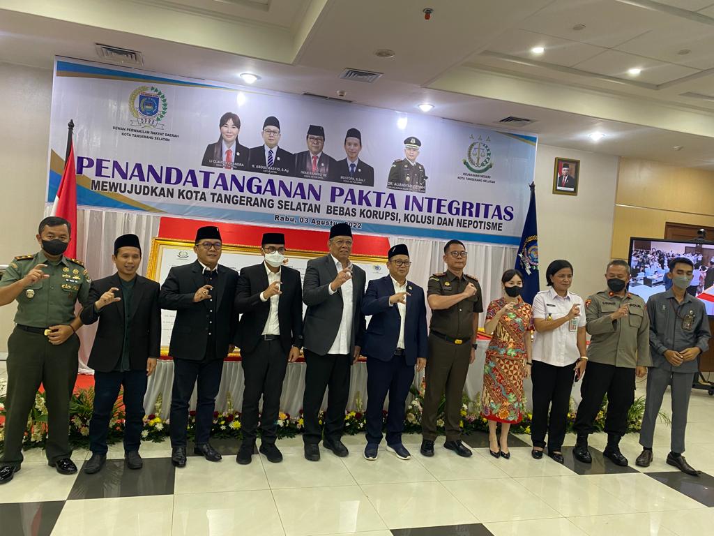 32352AA9 5F63 464A AADC 9B08F29FBD3D