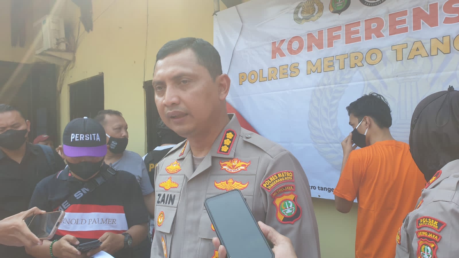 7DEC06B4 1FB2 4CB2 B9EC 495E4FF98258