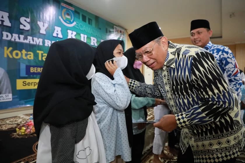 Wali Kota Benyamin Davnie menghadiri tasyakuran dalam rangka HUT ke 14 Kota Tangerang Selatan Tangsel di Kecamatan Serpong 1 jpg.webp