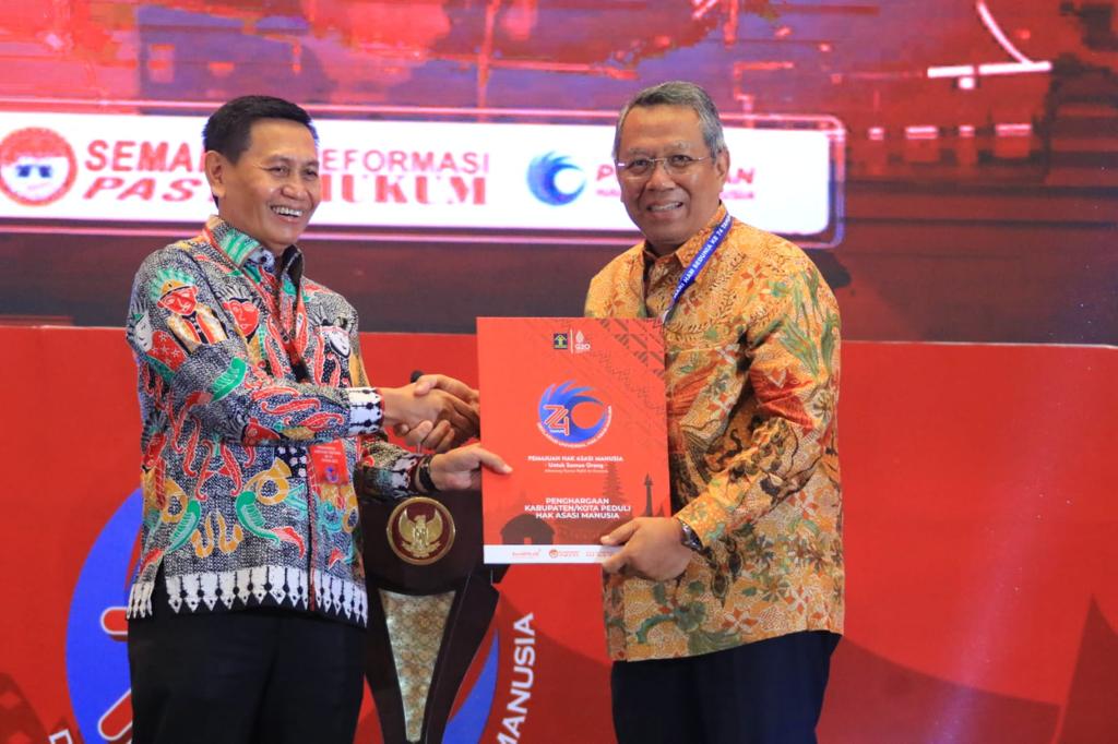 tangsel dapat penghargaan ham