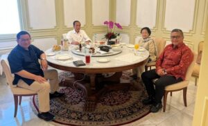 Pengamat: Kalau PDIP Tidak Tolak Wacana 3 Periode, Jokowi Bisa Jadi Presiden Seumur Hidup 2 Jokowi dan Megawati