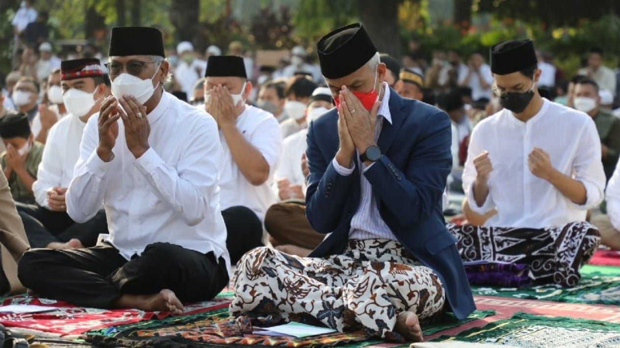 626f4876816fa gubernur jawa tengah ganjar pranowo ikut salat ied pertama sejak pandemi di simp 1265 711