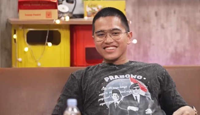 Kaesang Berkaos Gambar Prabowo Copy