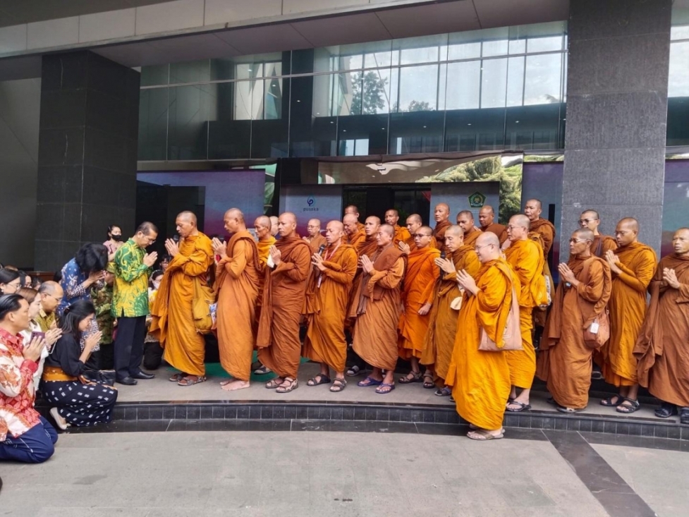 perjalanan religi biksu asal thailand thudong