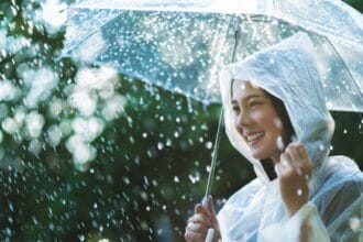 Menghadapi musim hujan, harus waspada.