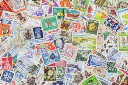 Prangko yang dulu pernah menjadi benda penting pengiriman surat, paket, dan dokumen.