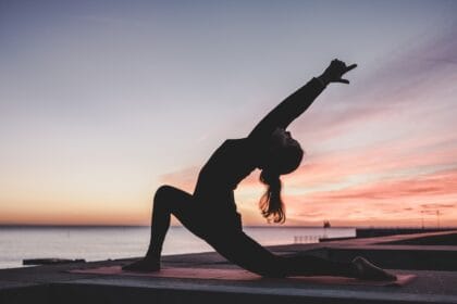 Yoga menjadi olahraga yang digemari kaum urban.