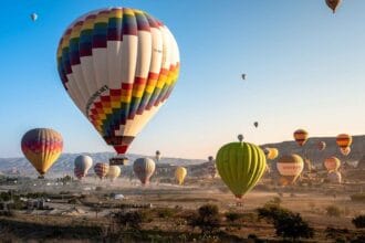 Balon udara di Cappadocia menjadi idaman saat liburan.