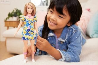 Barbie menjadi boneka yang digemari anak-anak wanita di seluruh dunia.