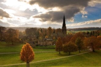 Edensor merupakan desa nyata yang berada di Eropa.