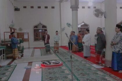 Marhaban atau pembacaan kitab Barjanzi kerap dilakukan saat malam Jumat.