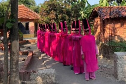 Mother Bank menjadi fenomena dalam memberikan pinjaman.