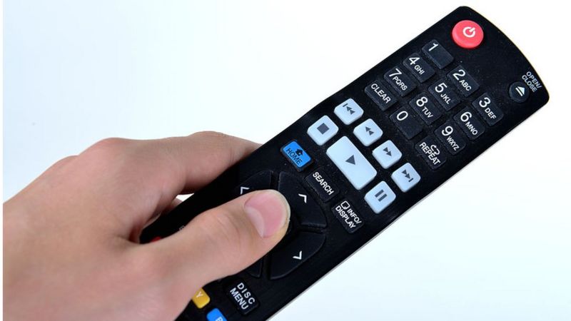 Remote TV memudahkan dalam mengganti saluran TV.
