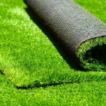 Rumput sintetis menjadi solusi dan pengganti rumput alami.