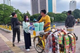 Starling menjadi fenomena yang akrab di Jakarta.