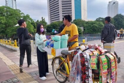 Starling menjadi fenomena yang akrab di Jakarta.