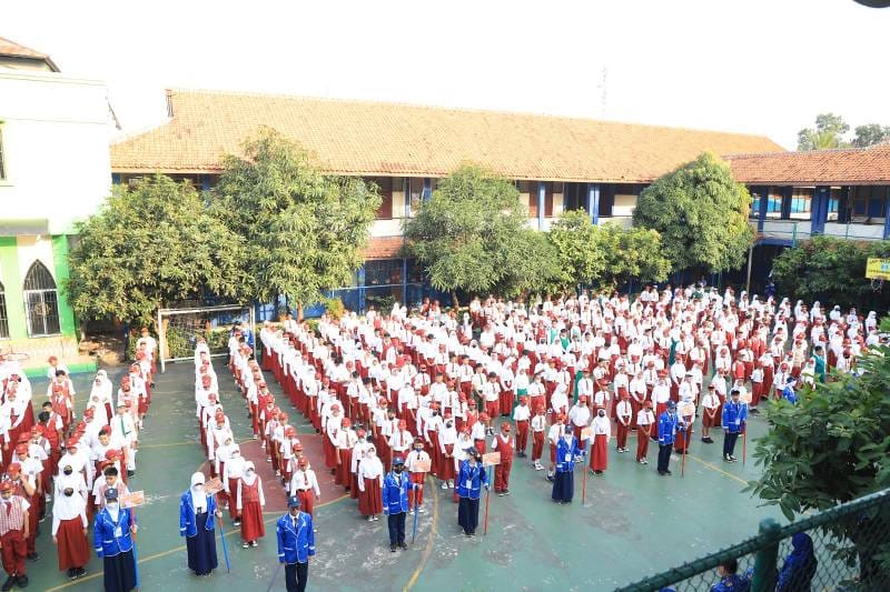 siswa SD di Kota Tangerang upacara