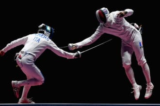 Anggar merupakan olahraga yang termasuk mewah.