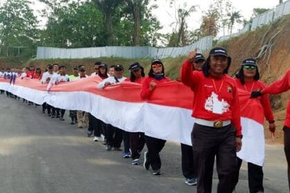 Salah satu bendera terpanjang yang pernah ada di Indonesia.
