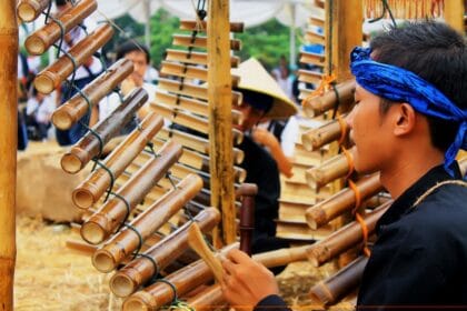 Calung renteng alat musik tradisional yang dimainkan di Pandeglang, Banten.