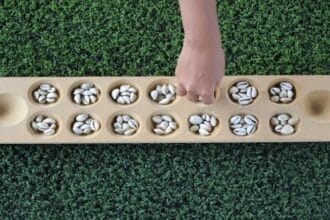 Congklak menjadi permainan tradisional yang menasional.