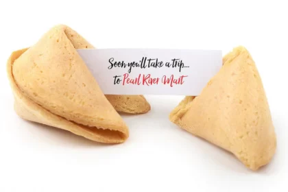 Fortune cookie si kue keberuntungan.