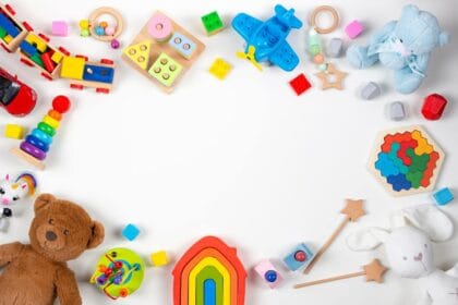 Mainan tertua di dunia adalah boneka.