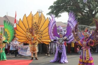 Pawai budaya Kota Serang.