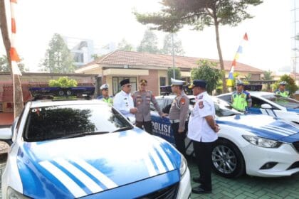 Pemkot Tangsel Serahkan Hibah Mobil ETLE ke Polres