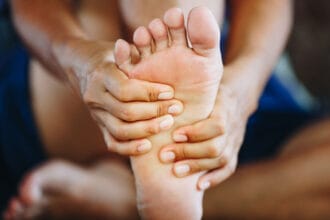 Rematik merupakan penyakit yang menyerang sendi.