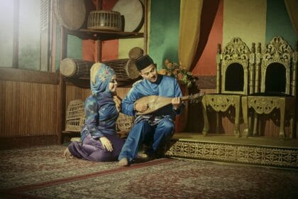 Suku Melayu mendiami berbagai negara di Asia Tenggara.