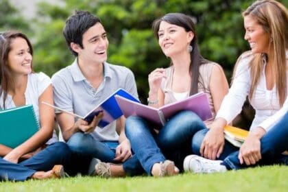 mahasiswa harus hati hati dalam mengelola dan memanajemen waktu untuk jangka panjang