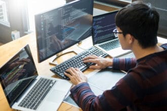 programmer coding software development working project pekerjaan yang dibutuhkan berbagai macam industri