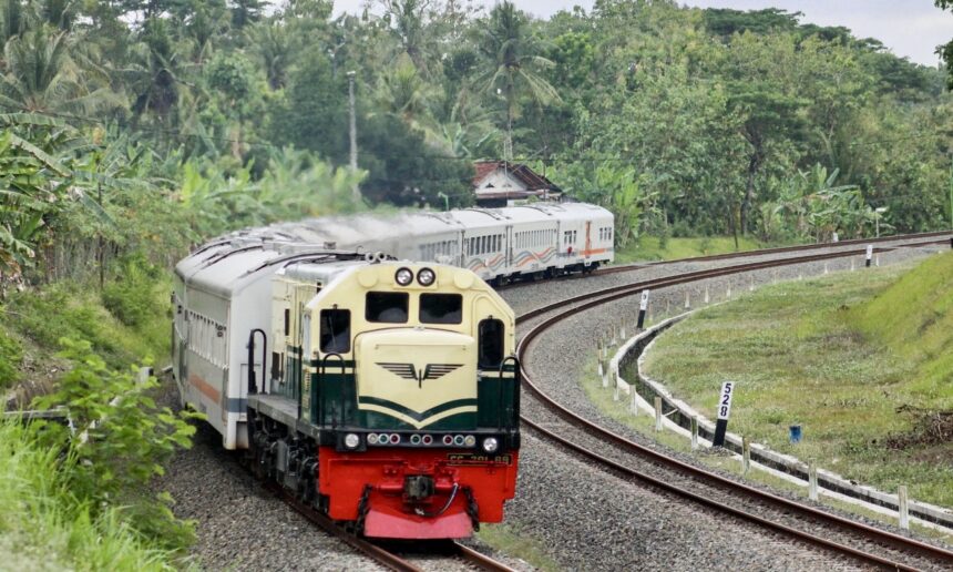 Hari kereta api Indonesia setiap 28 September.