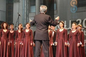 Paduan suara sudah ada sejak zaman Yunani Kuno.