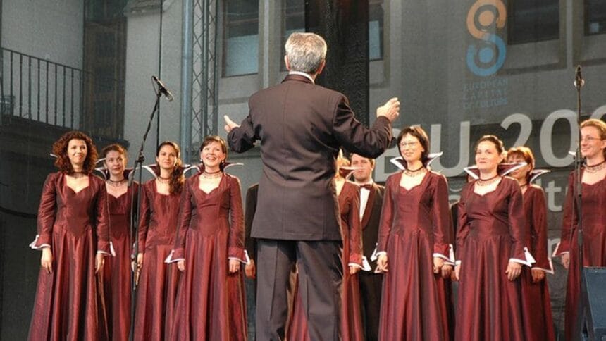 Paduan suara sudah ada sejak zaman Yunani Kuno.