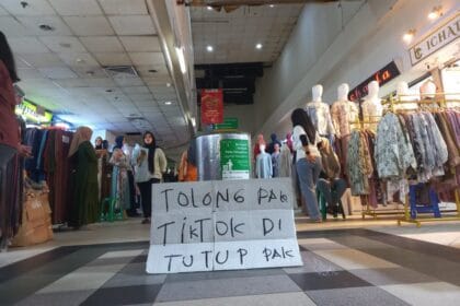Protes Pedagang Offline Terkait Aplikasi TikTok Shop