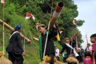 Rengkong kesenian asal Pasundan yang mulai punah.