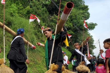 Rengkong kesenian asal Pasundan yang mulai punah.