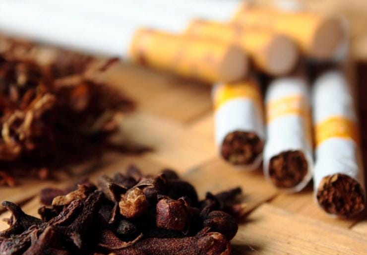 Kretek, rokok khas Indonesia.