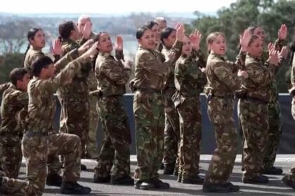 Haka, tarian suku Maori dari Selandia Baru.