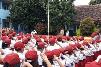 Upacara bendera Senin.