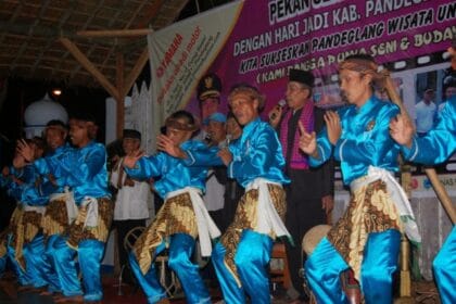Zikir Saman, kesenian tradisional yang berkembang di Pandeglang, Banten.