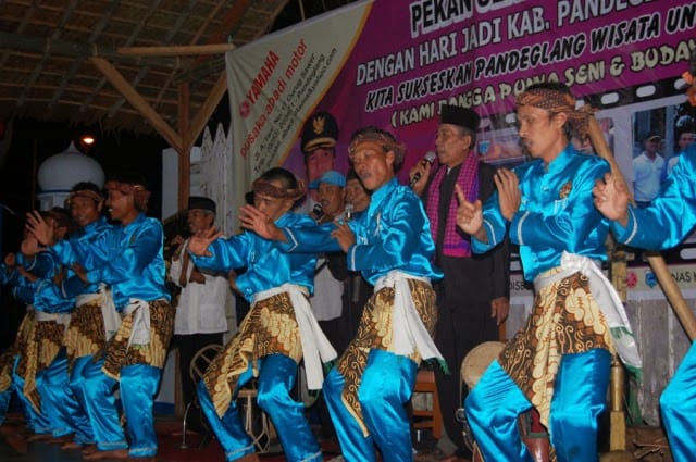 Zikir Saman, kesenian tradisional yang berkembang di Pandeglang, Banten.
