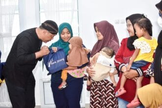 Atasi Stunting Bupati Karanganyar beri bantuan senilai Rp 1 Miliar