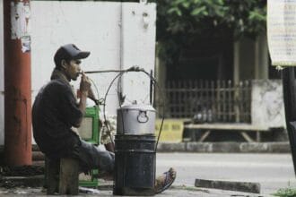 Bakso Tok Tok khas Kota Serang yang dijajakan dengan cara dipikul keliling.