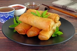 Lumpia makanan khas Semarang.