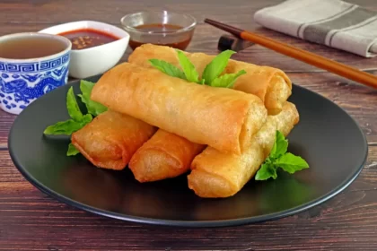 Lumpia makanan khas Semarang.